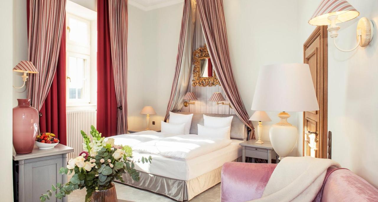 Victor'S Residenz-Hotel Schloss Berg 네니히 외부 사진 A room at the Hotel Axelmannstein