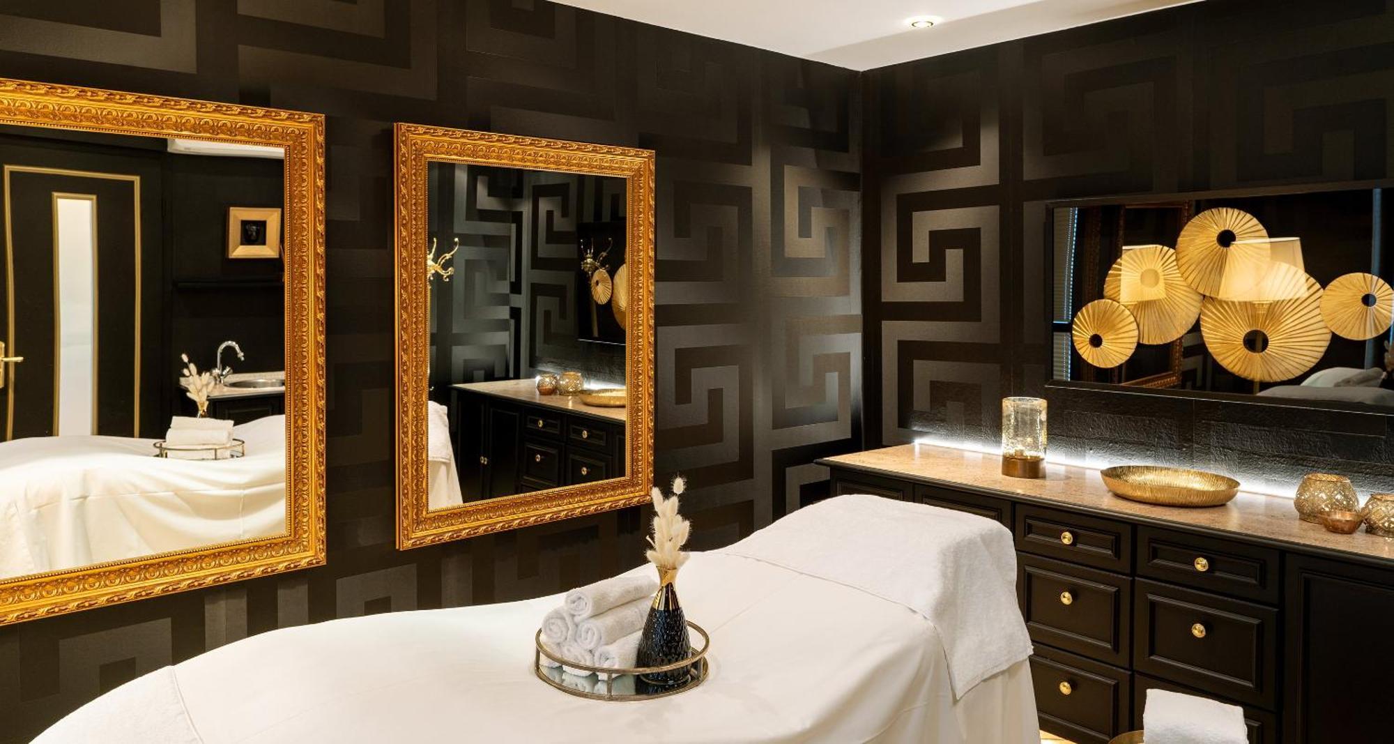 Victor'S Residenz-Hotel Schloss Berg 네니히 외부 사진 A treatment room at the Four Seasons Spa
