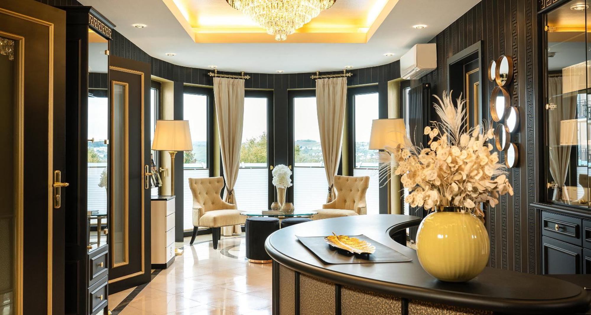 Victor'S Residenz-Hotel Schloss Berg 네니히 외부 사진 The lobby of the hotel