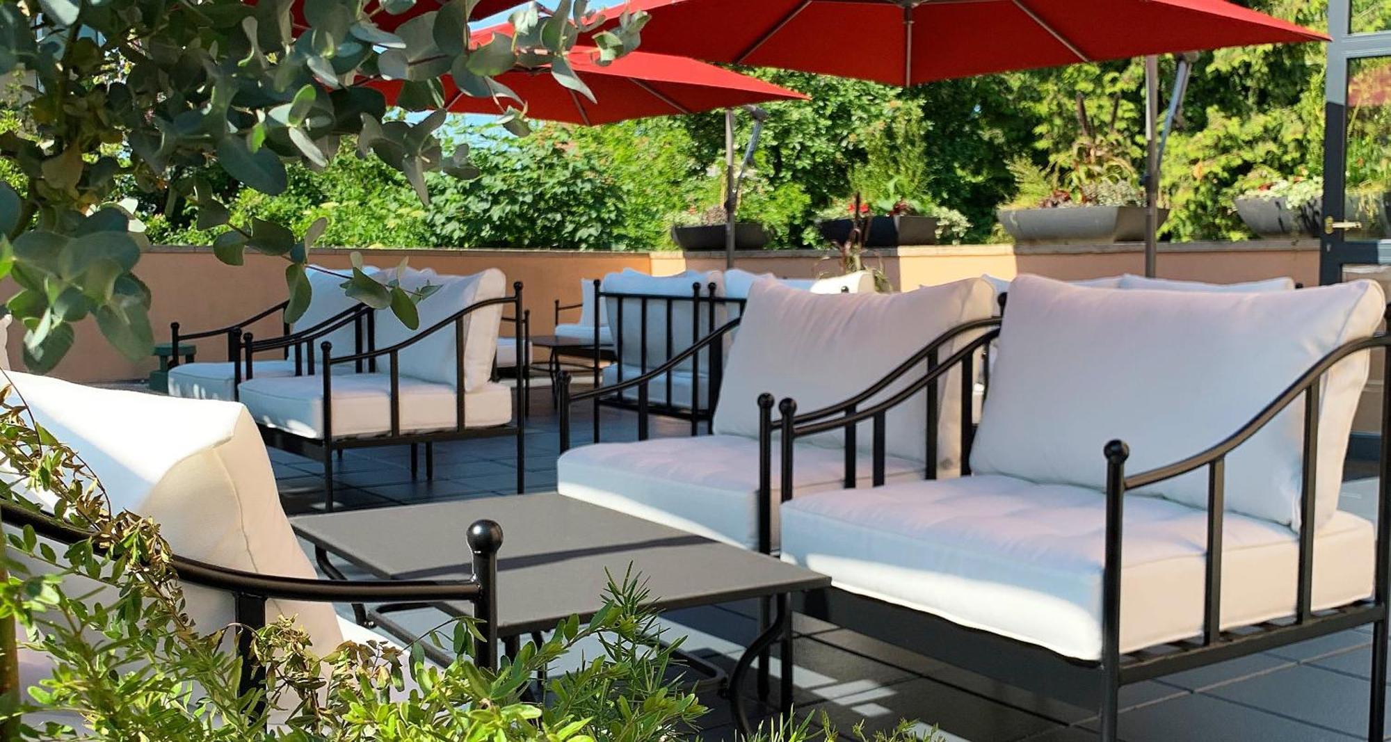 Victor'S Residenz-Hotel Schloss Berg 네니히 외부 사진 The patio at the Hotel Valley Ho