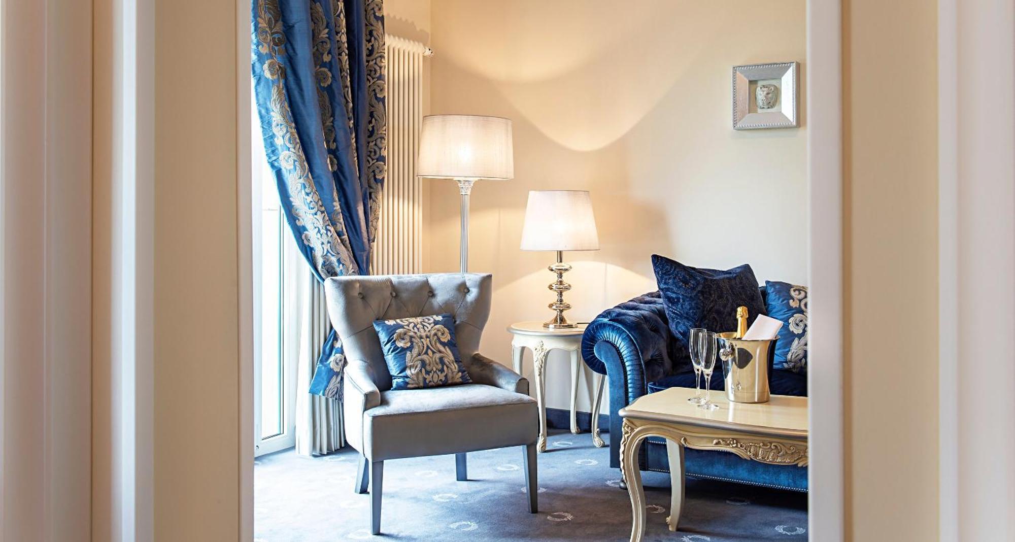 Victor'S Residenz-Hotel Schloss Berg 네니히 객실 사진 A suite at the hotel