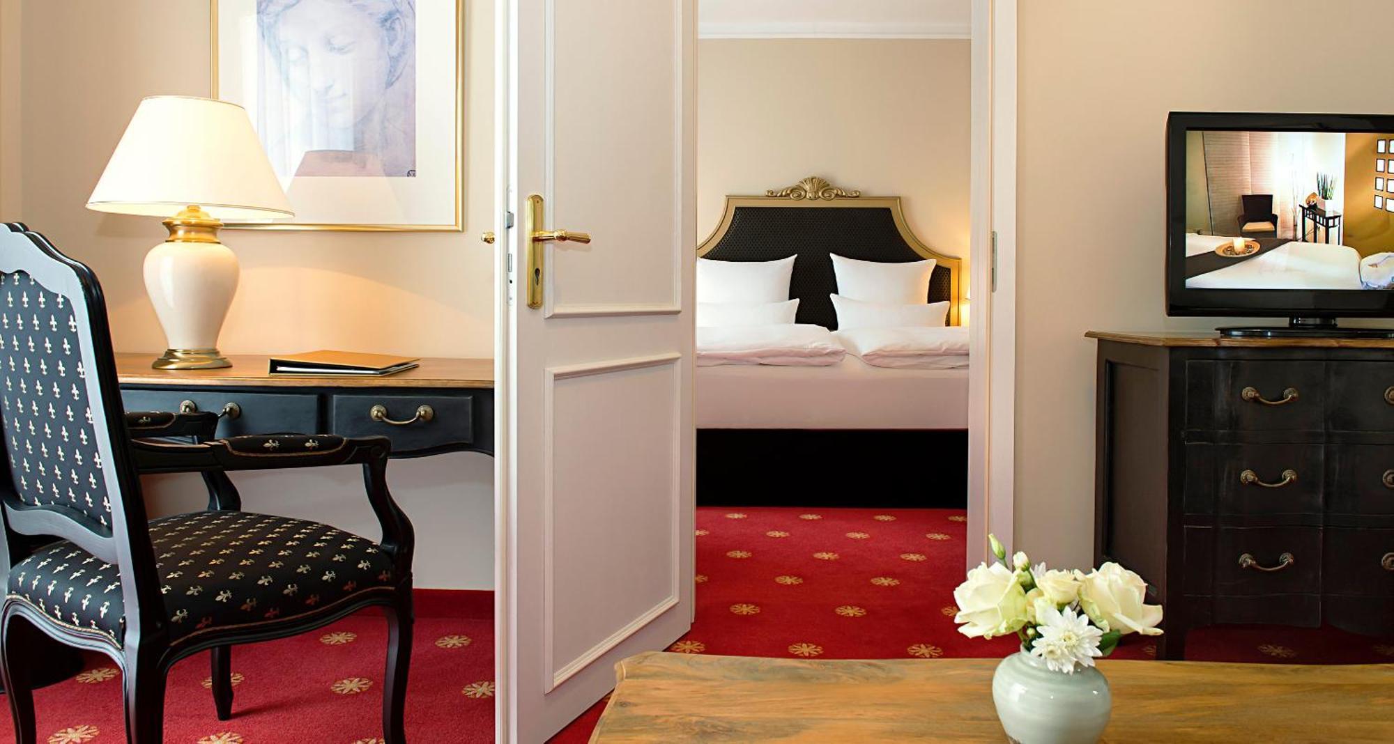 Victor'S Residenz-Hotel Schloss Berg 네니히 객실 사진 A suite at the Hotel de France