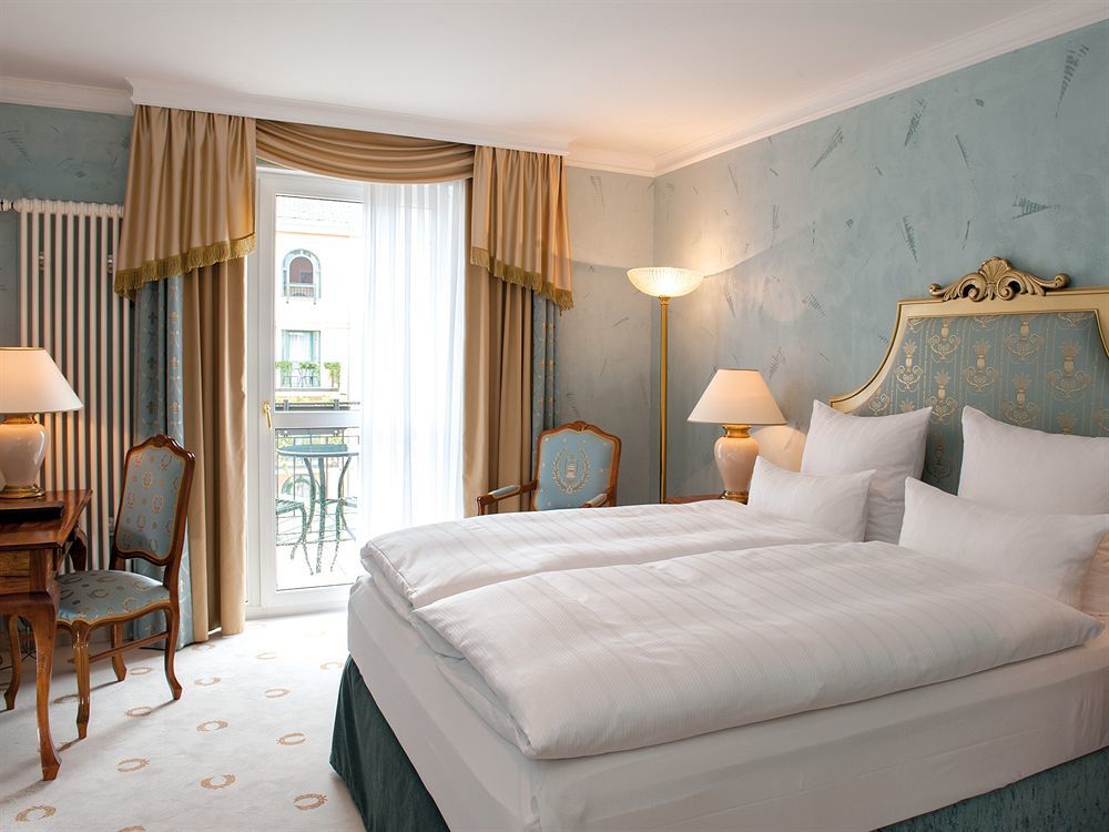 Victor'S Residenz-Hotel Schloss Berg 네니히 외부 사진 A room at the Hotel Axelmannstein