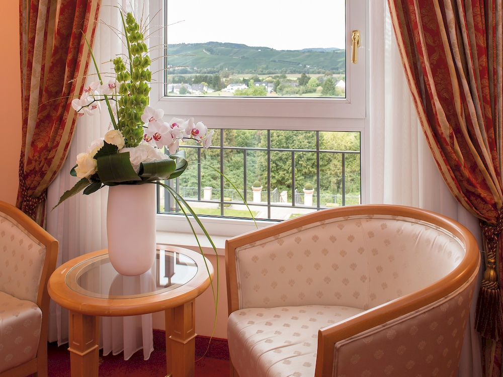 Victor'S Residenz-Hotel Schloss Berg 네니히 외부 사진 A room at the Hotel
