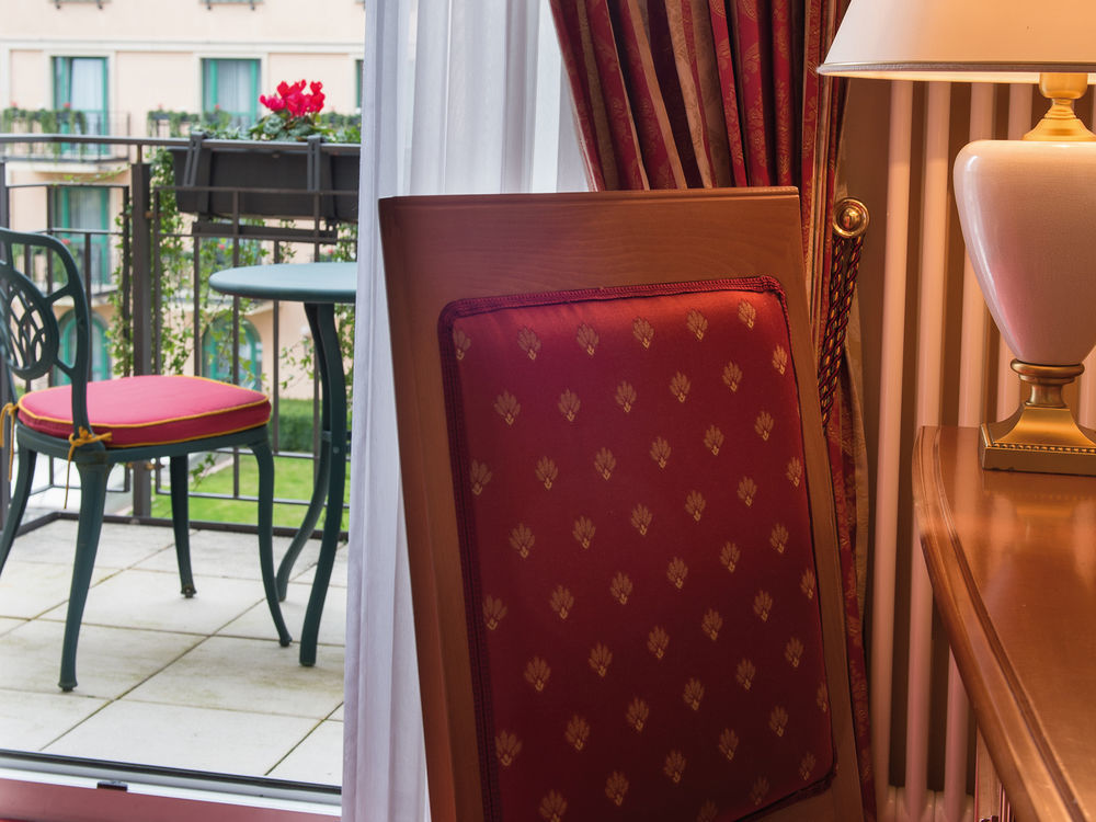 Victor'S Residenz-Hotel Schloss Berg 네니히 외부 사진 A room at the hotel